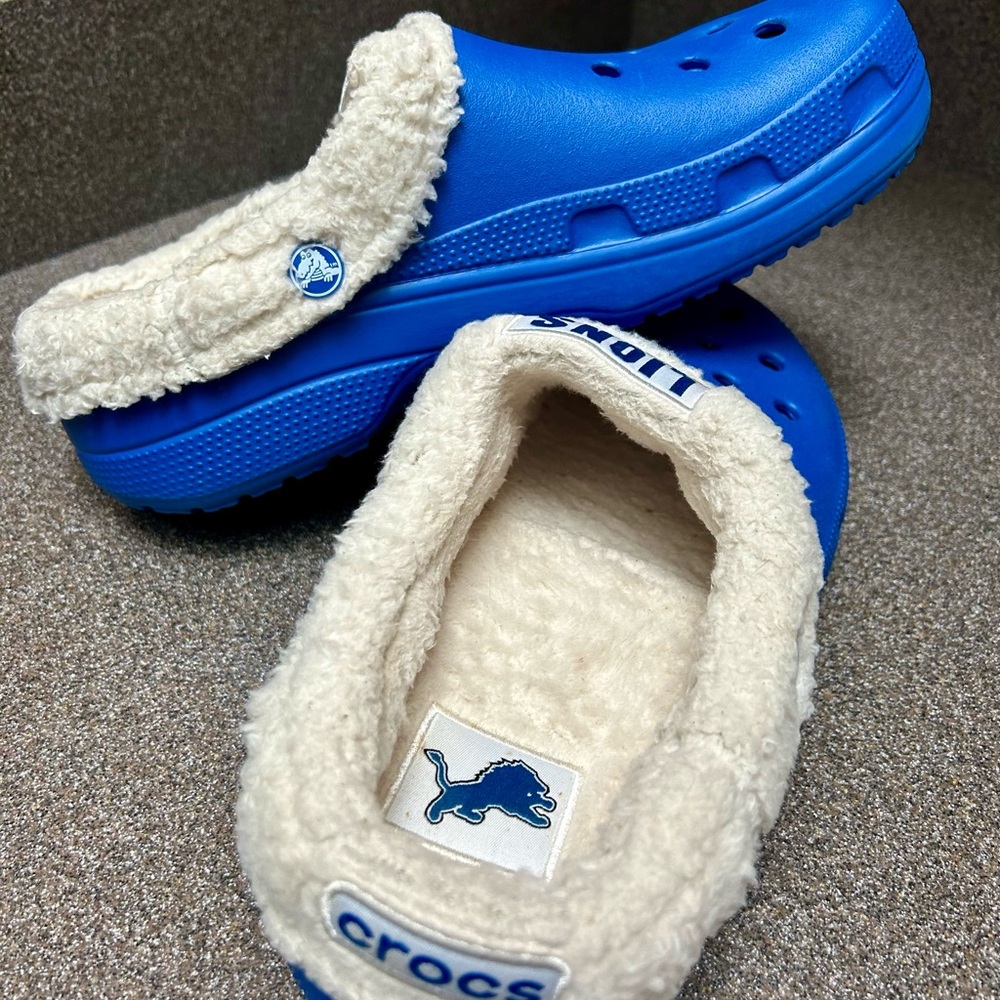 Detroit Lions CROCS Classic Sherpa Lined  M 10 W 12 Honolulu Blue Slip On - Picture 5 of 6